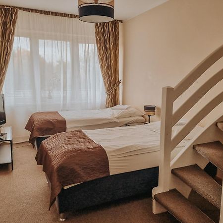 Zajazd Azyl Inn Kąty Wrocławskie Zewnętrze zdjęcie