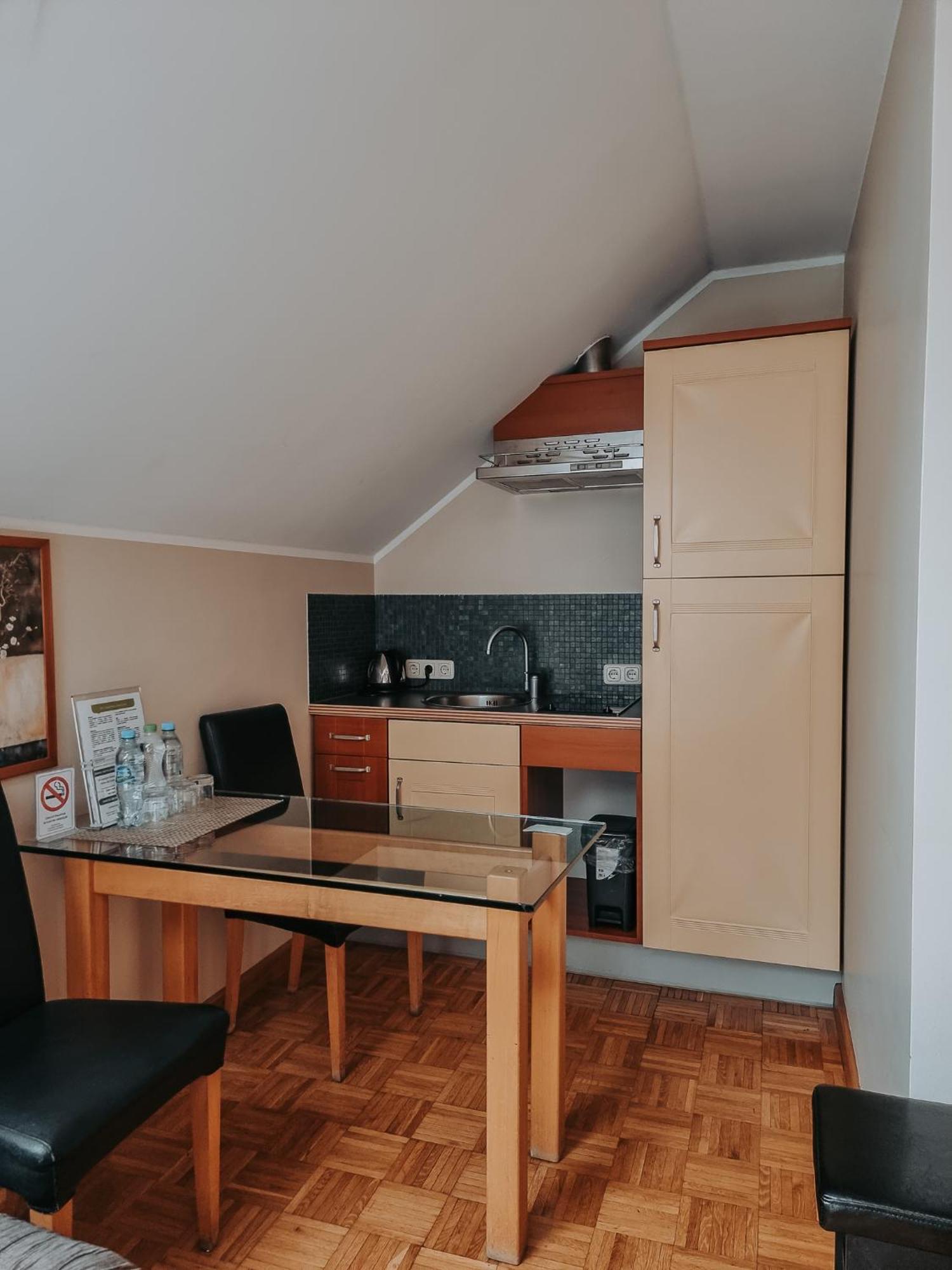 Zajazd Azyl Inn Kąty Wrocławskie Zewnętrze zdjęcie