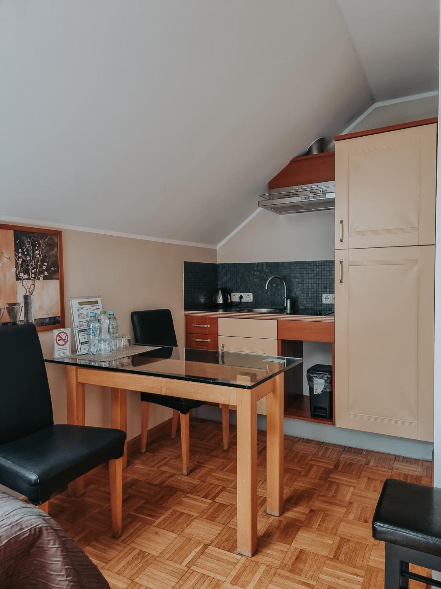 Zajazd Azyl Inn Kąty Wrocławskie Zewnętrze zdjęcie