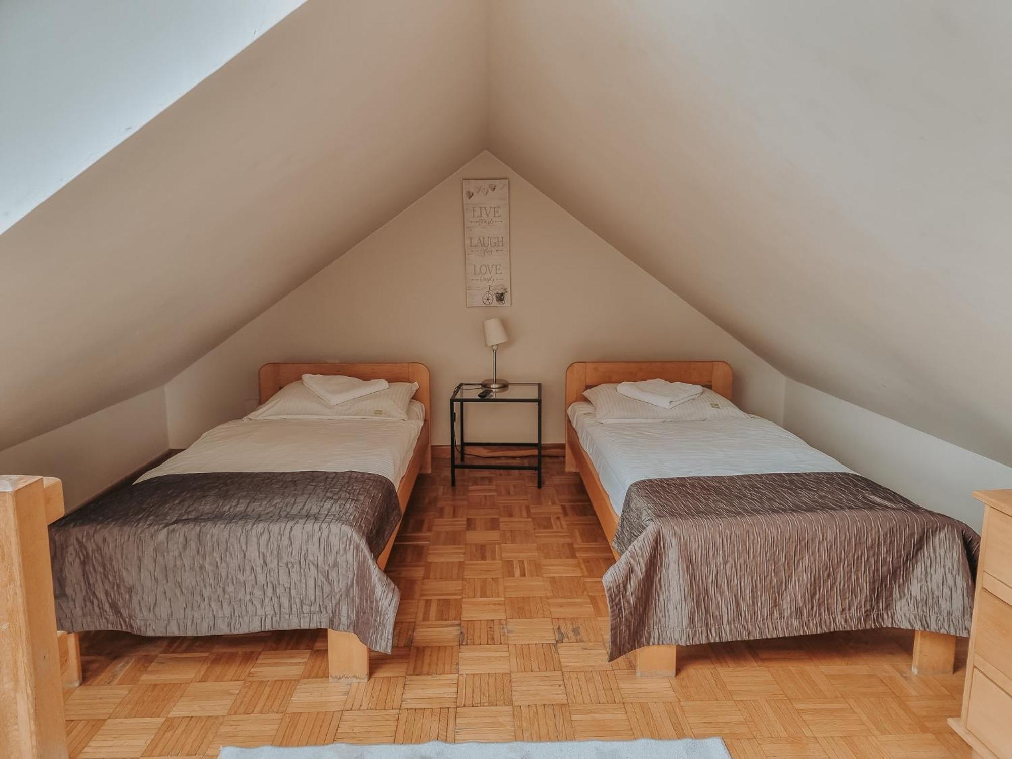 Zajazd Azyl Inn Kąty Wrocławskie Zewnętrze zdjęcie