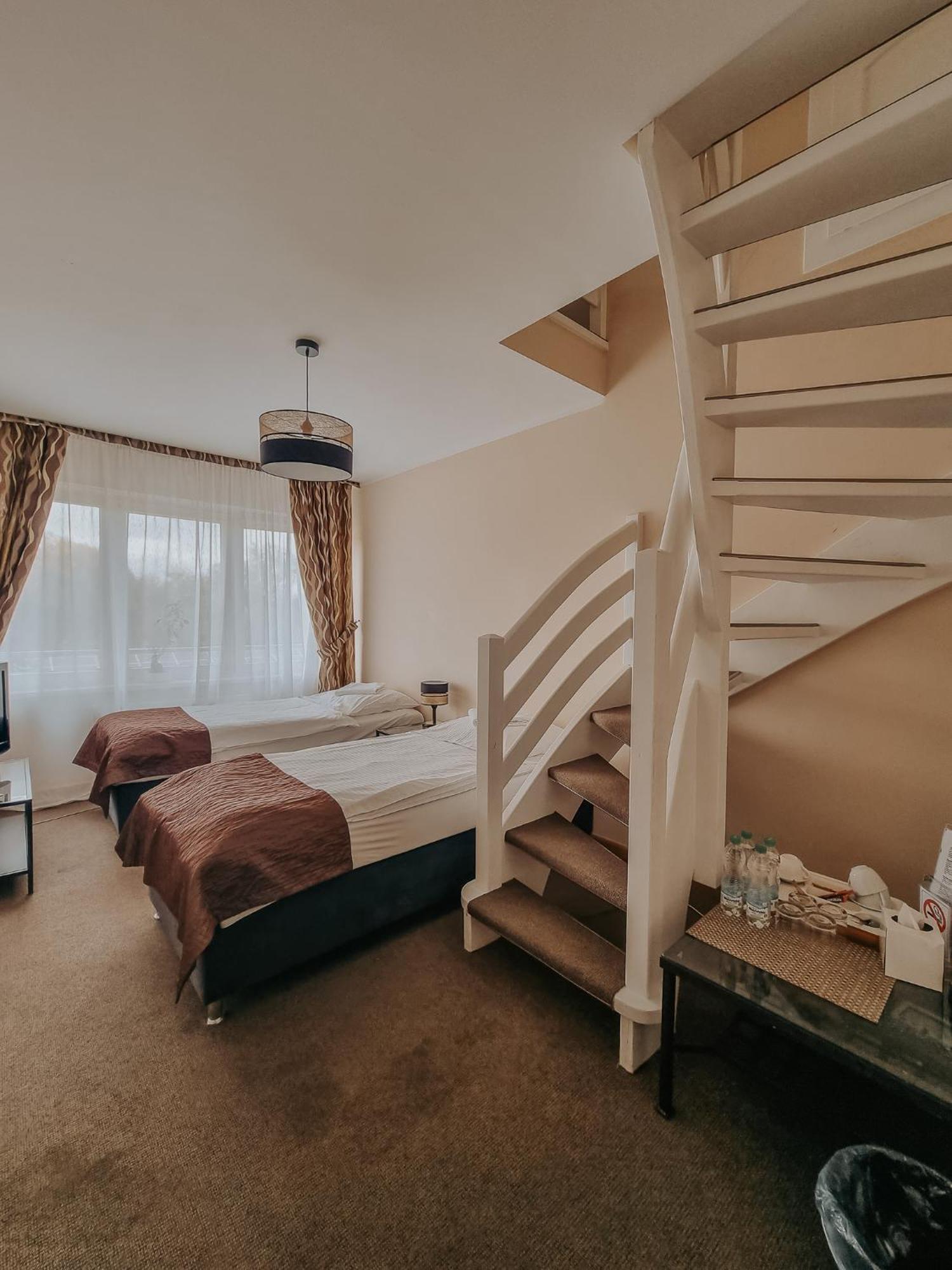 Zajazd Azyl Inn Kąty Wrocławskie Zewnętrze zdjęcie
