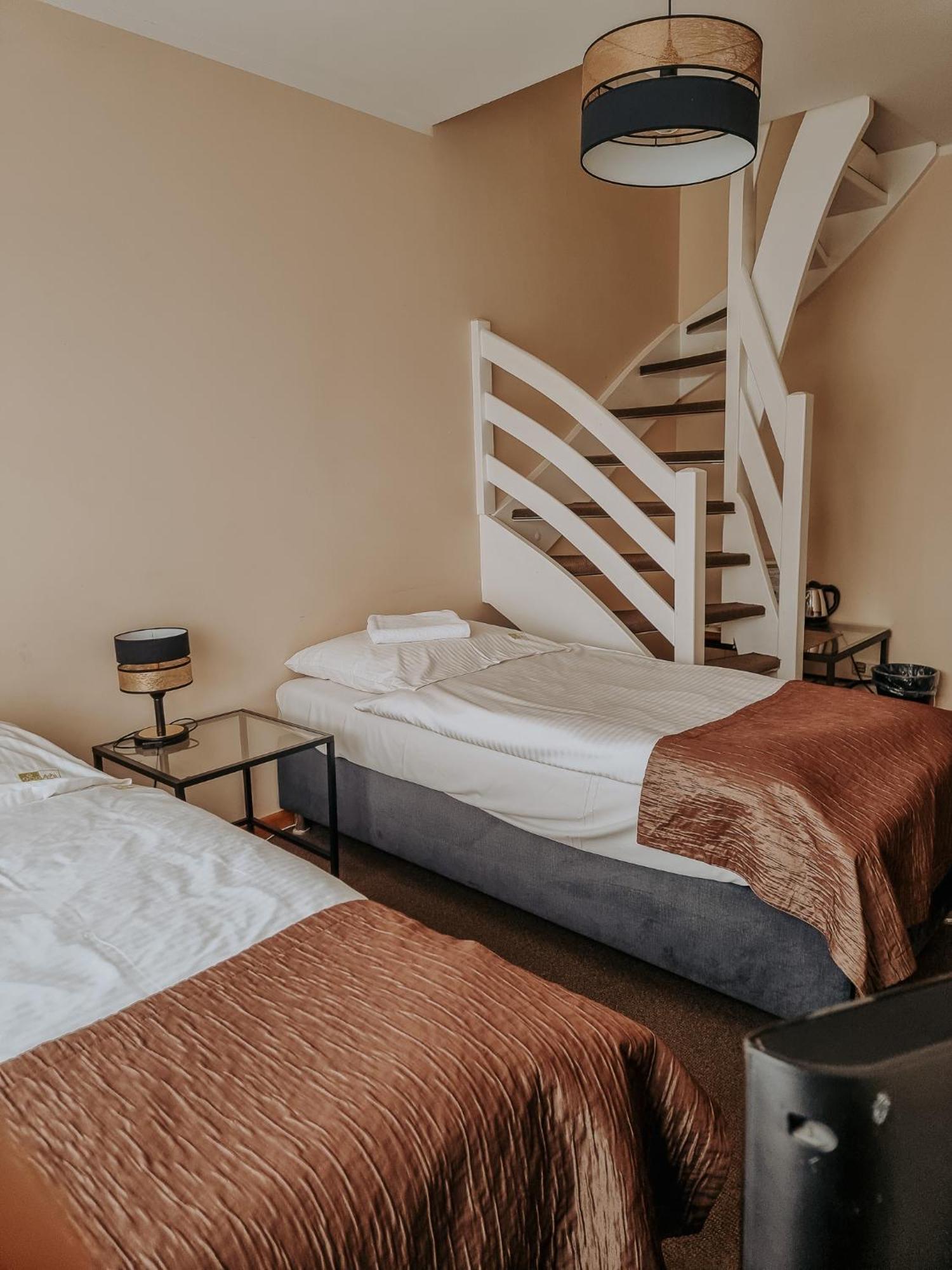 Zajazd Azyl Inn Kąty Wrocławskie Zewnętrze zdjęcie